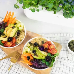 Salade d'été avec des Pensées noires