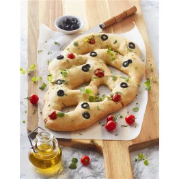 Fougasse à l'ail, mini tomates rouges et basilic grand vert