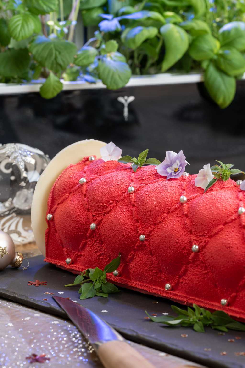 Strawberry-basil velvet log