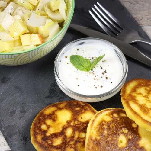 Crêpes de maïs et salade d’endives aux pommes et au comté