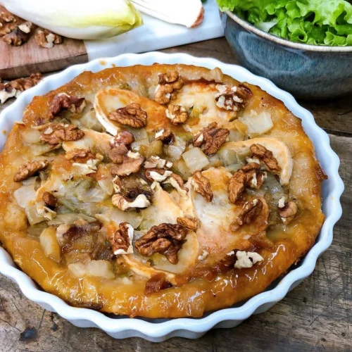 Tarte tatin d’endive au chèvre, salade