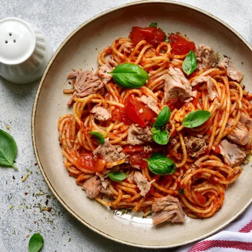 Spaghetti sauce au thon, salade de mâche